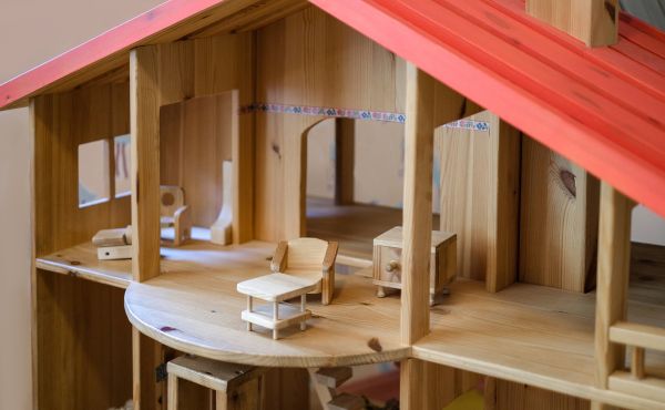 Doll House Assembly in Santa Maria
